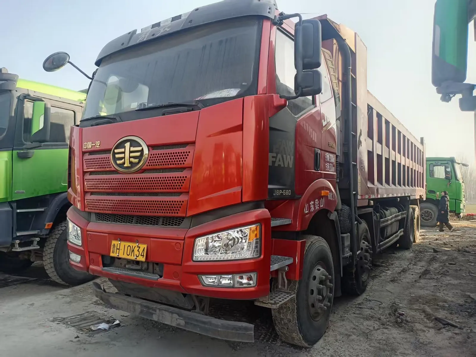 Used FAW J6P 8x4 dump truck, exterior view