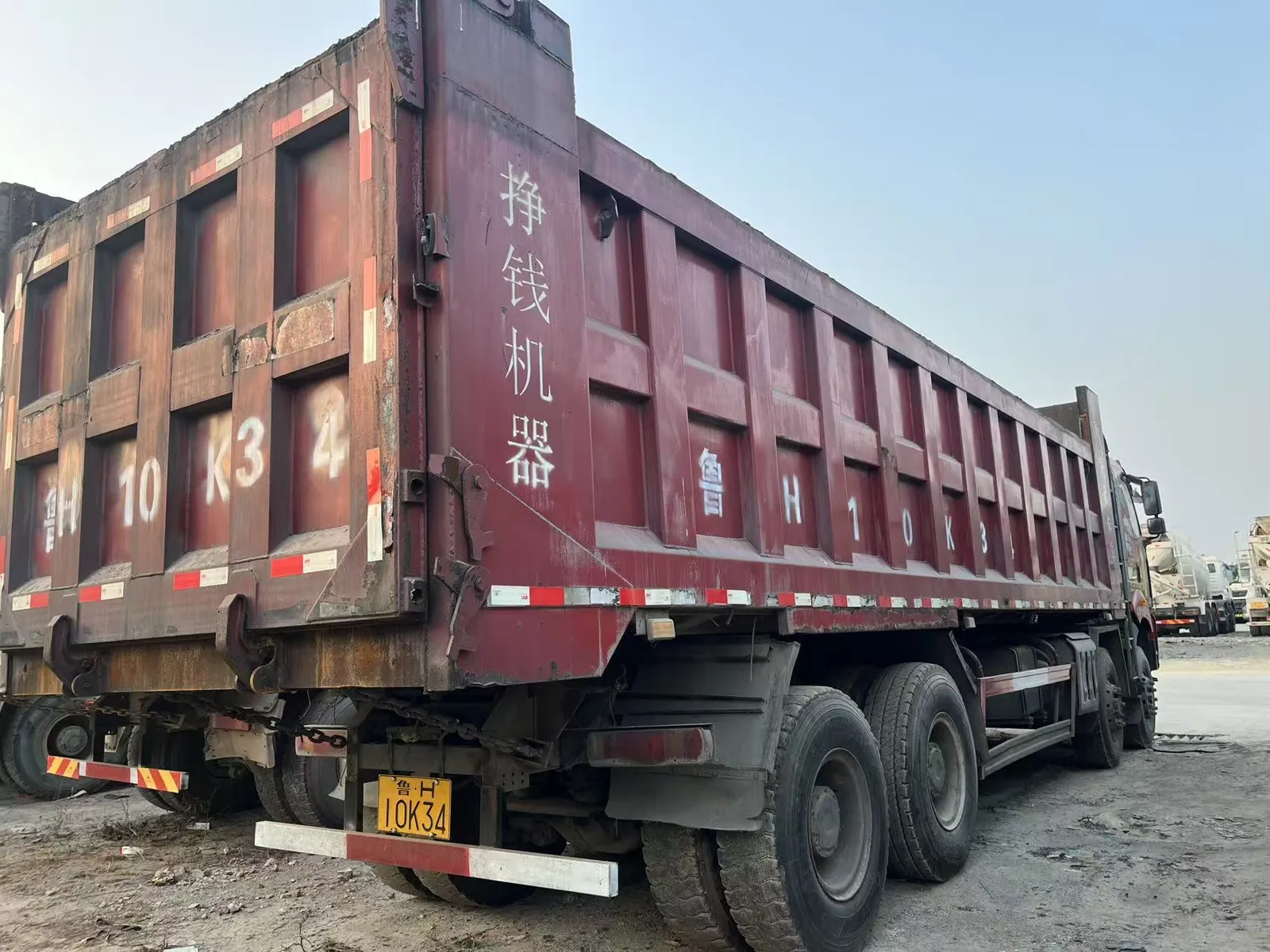 Used FAW J6P 8x4 dump truck, exterior view