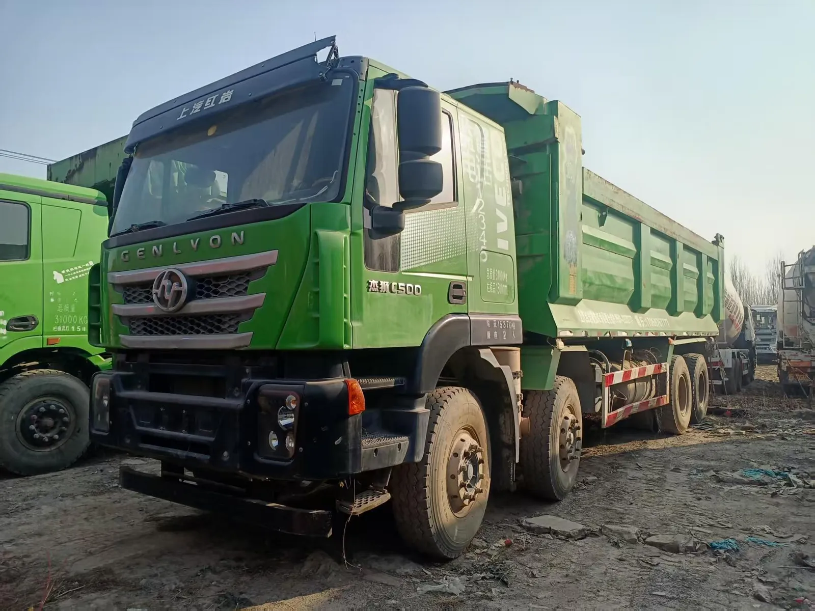 Used Hongyan C500 8x4 dump truck, exterior view