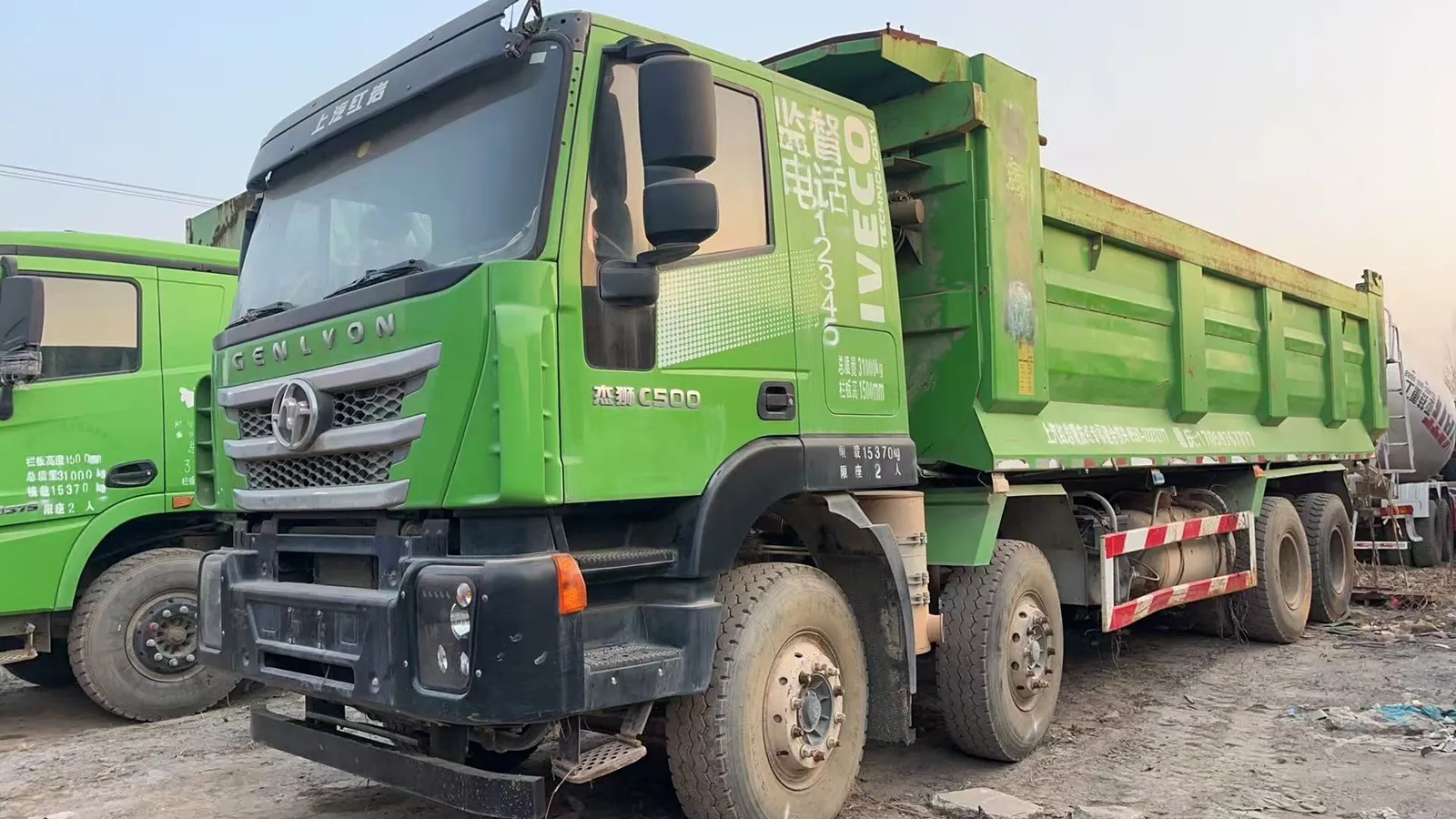 Used Hongyan C500 8x4 dump truck, exterior view