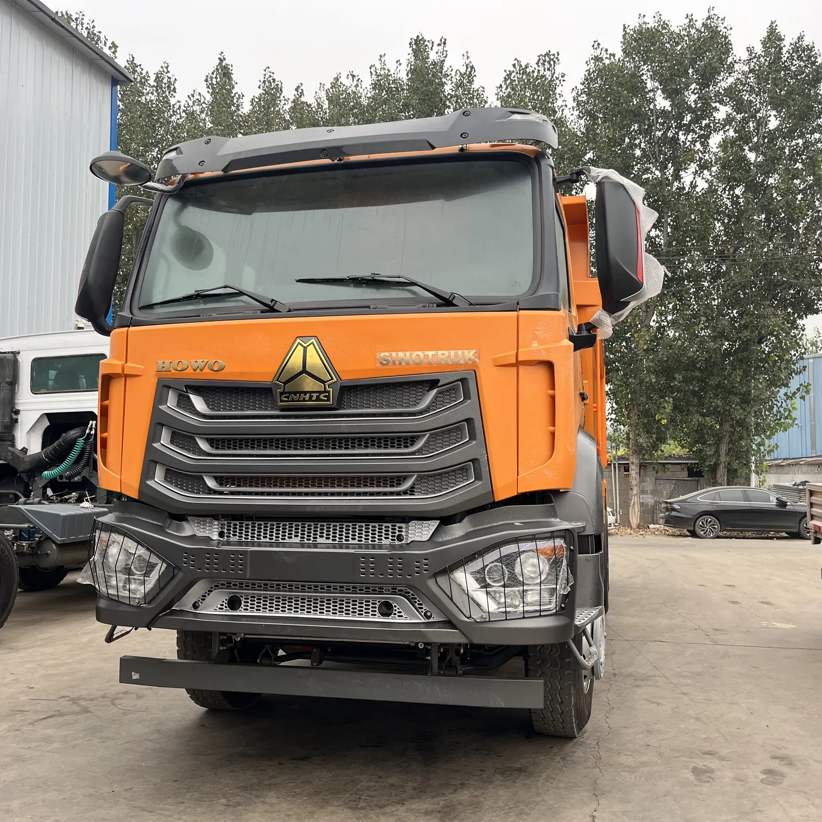 Used HOWO NX 6x4 dump truck, exterior view