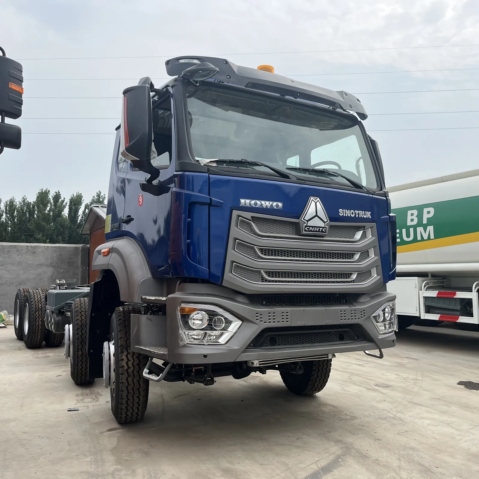 Used HOWO NX 8x4 chassis, front-right