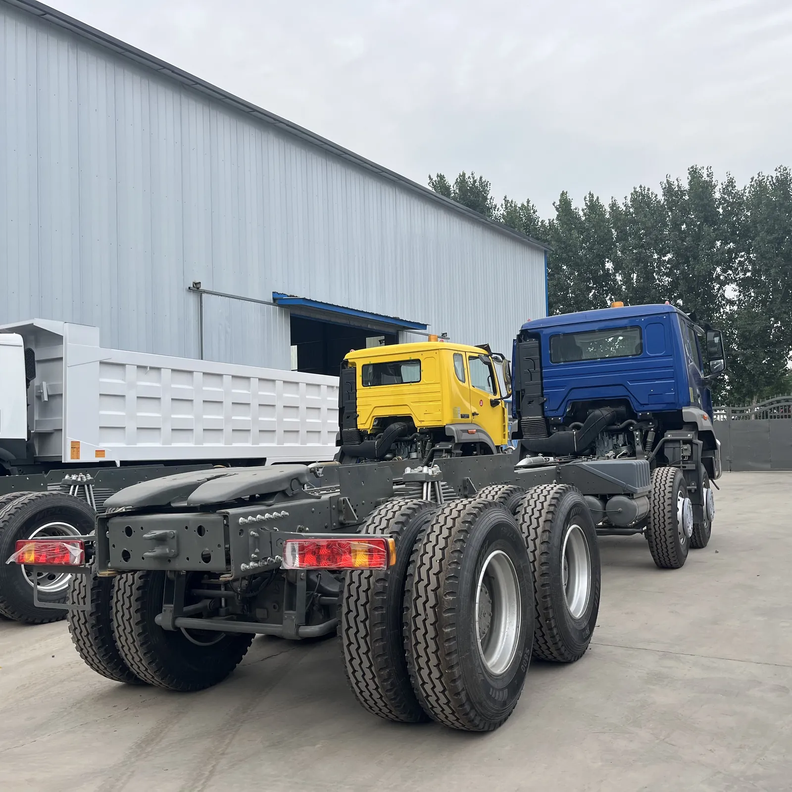 Used HOWO NX 8x4 chassis, rear-right