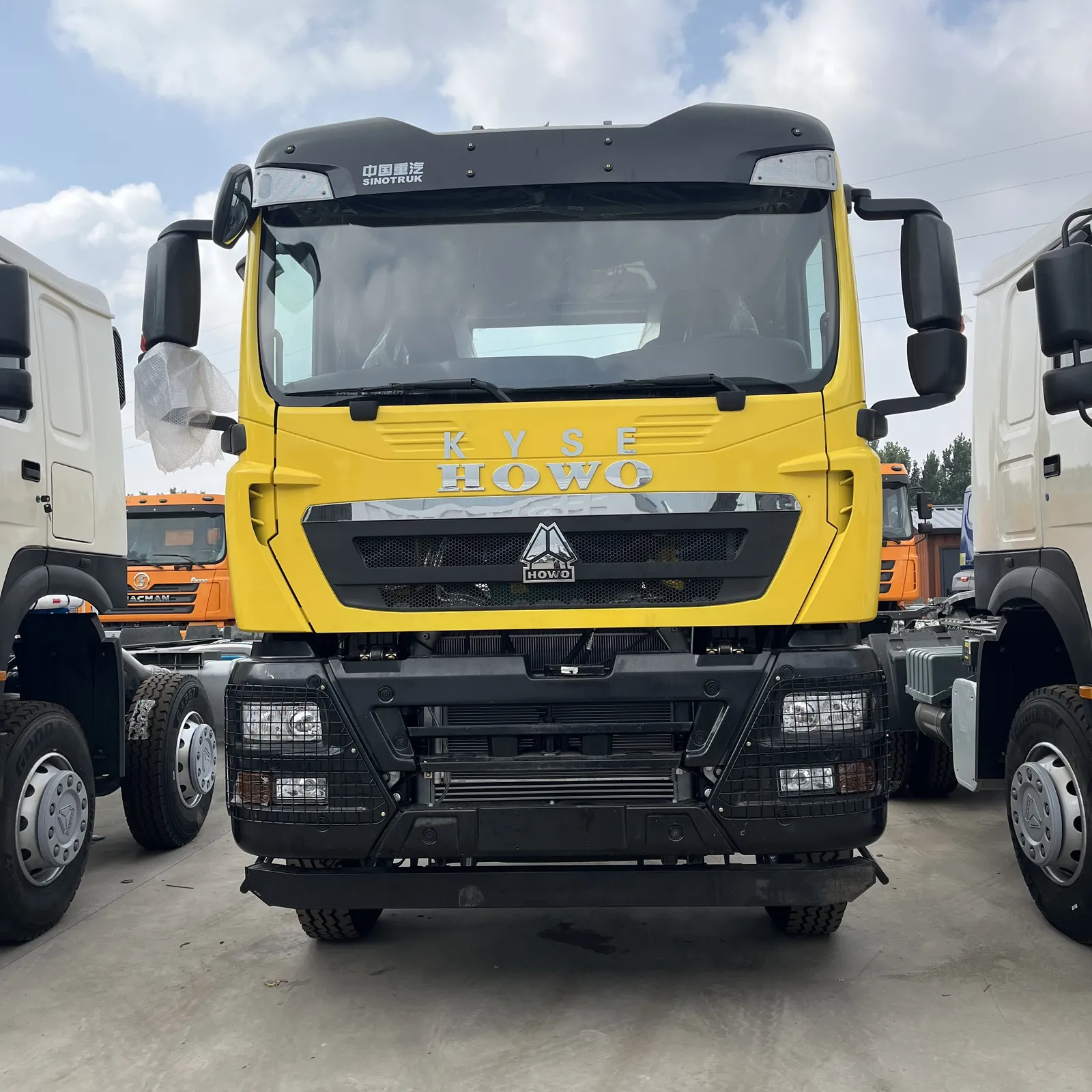 Used HOWO TX 6x4 chassis, front