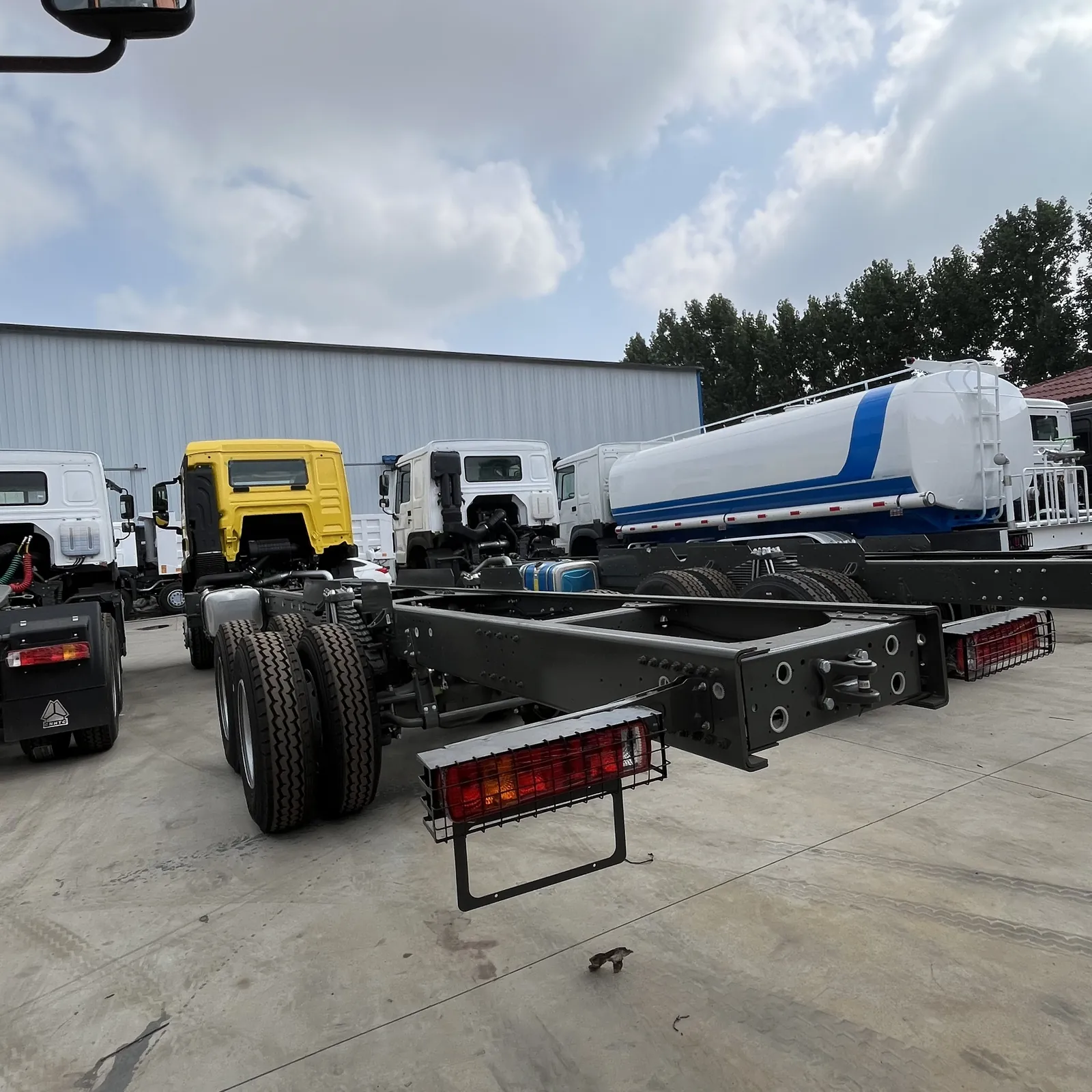 Used HOWO TX 6x4 chassis, rear-left