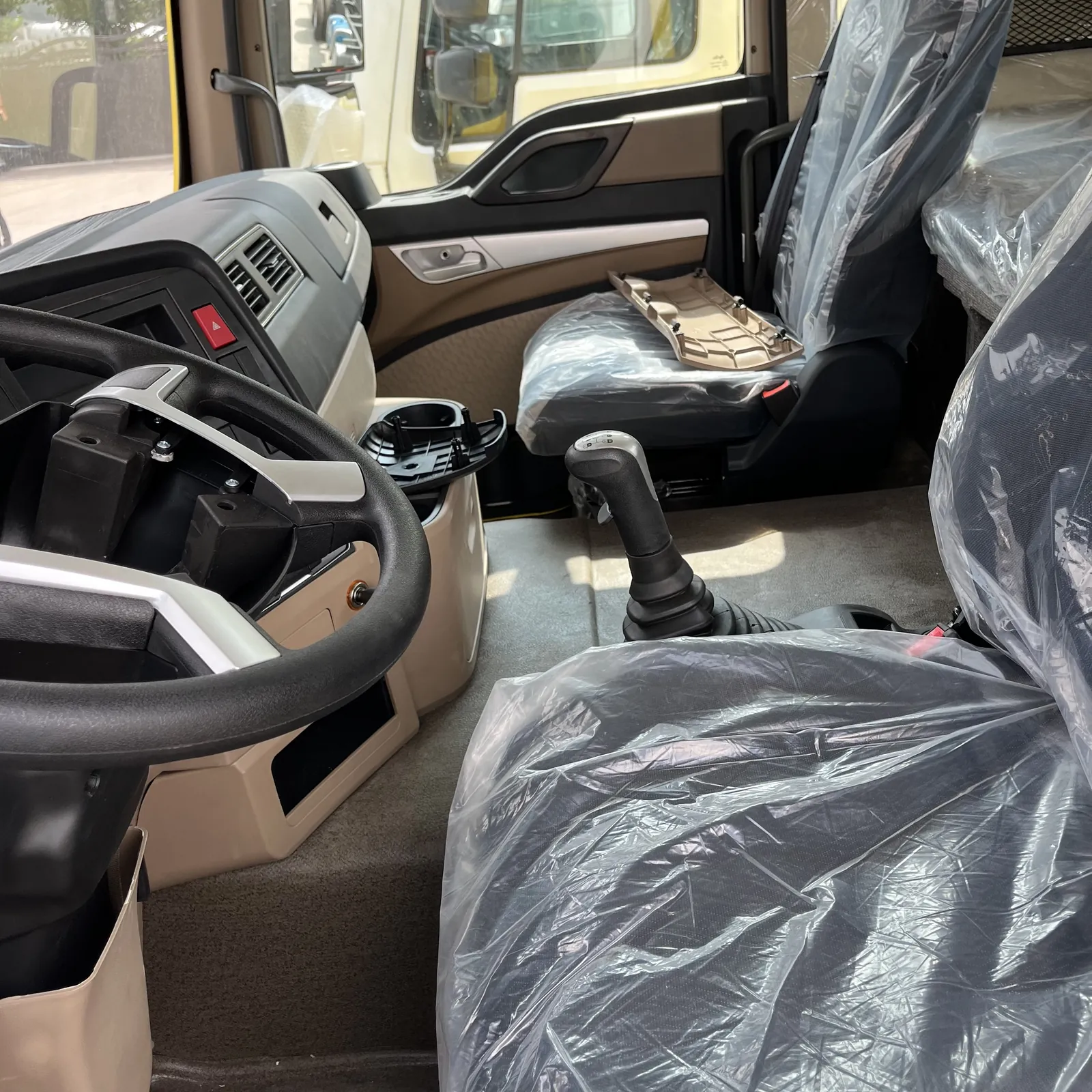 Used HOWO TX 6x4 chassis, cab interior