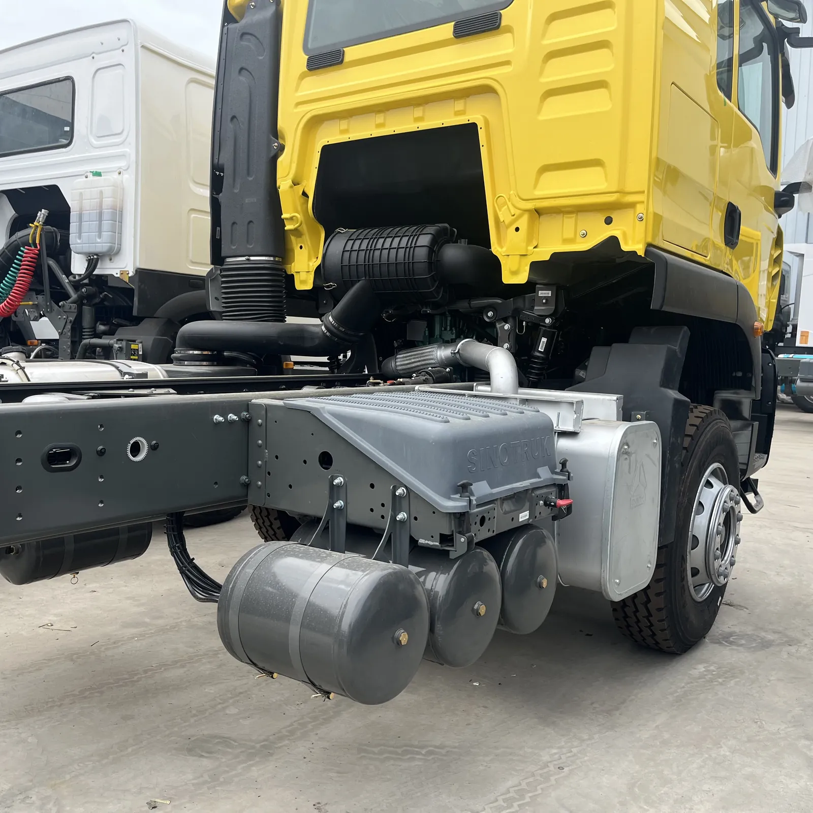 Used HOWO TX 6x4 chassis, engine or chassis