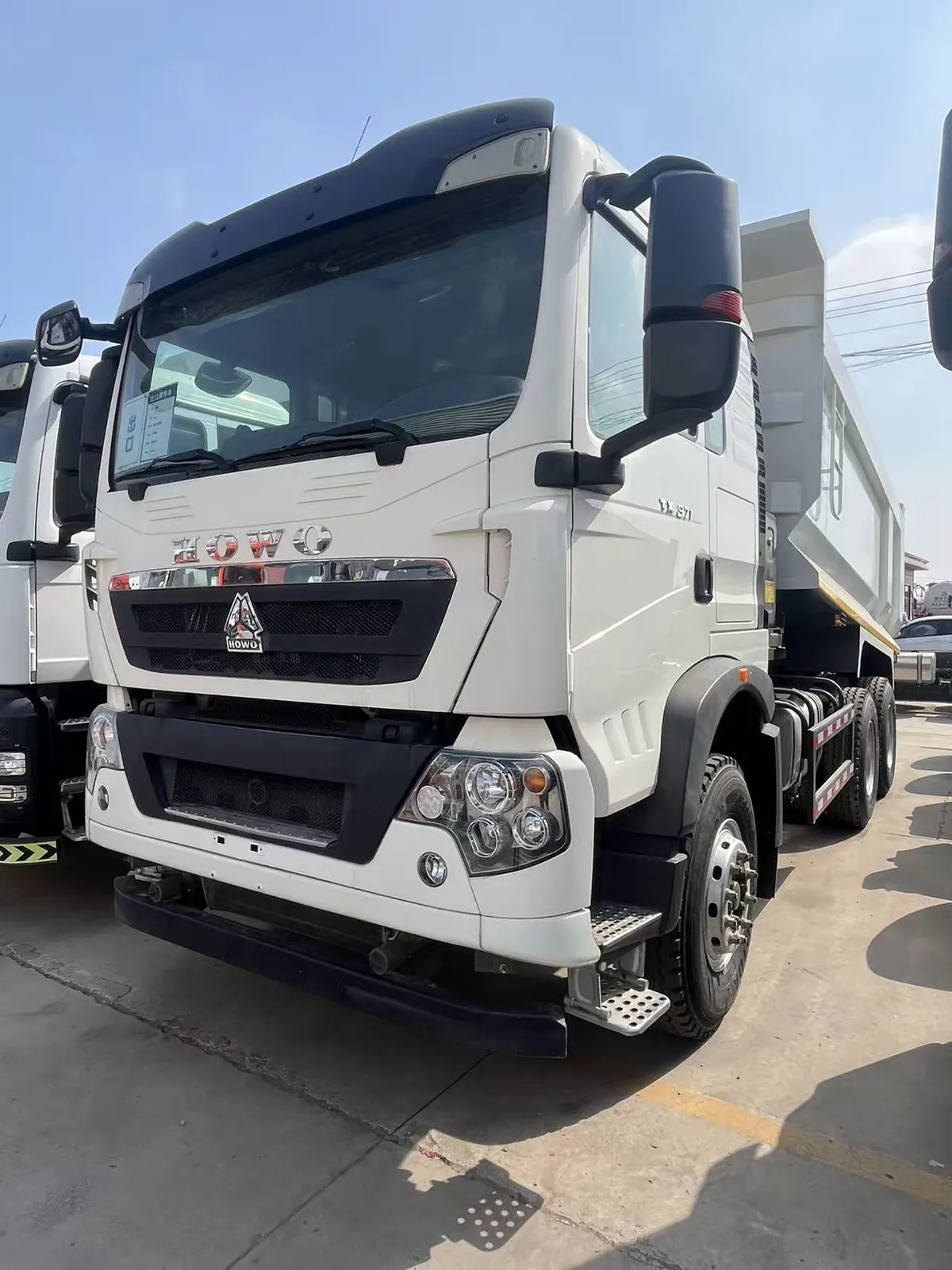 Used HOWO TX 6x4 dump truck, exterior view