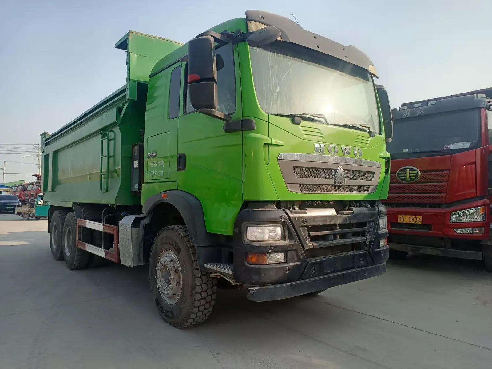 Used HOWO TX 6x4 dump truck, exterior view