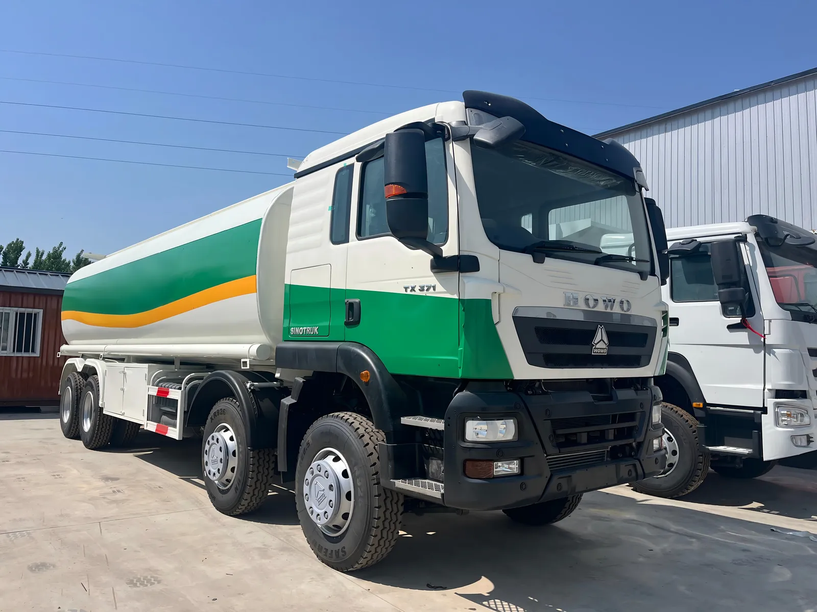 Used HOWO TX 8x4 tanker truck, front-right
