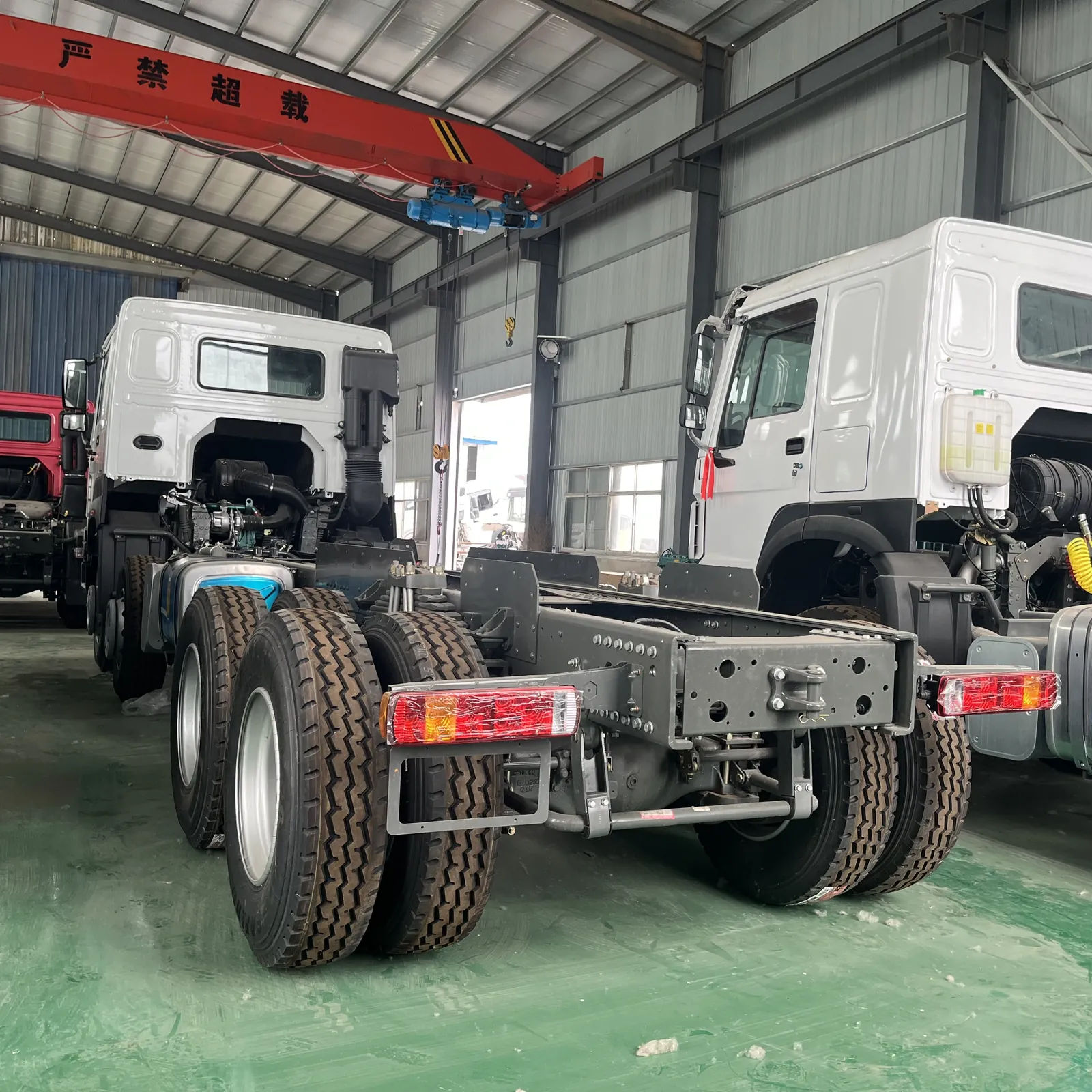 Used HOWO V7 8x4 chassis, rear-left