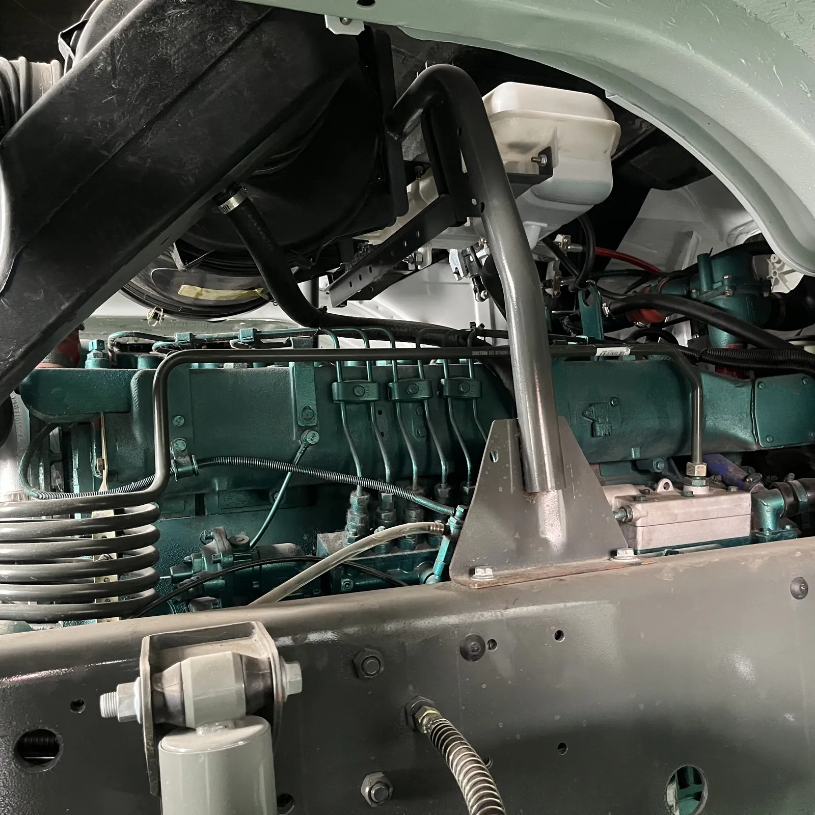 Used HOWO V7 8x4 chassis, engine or chassis