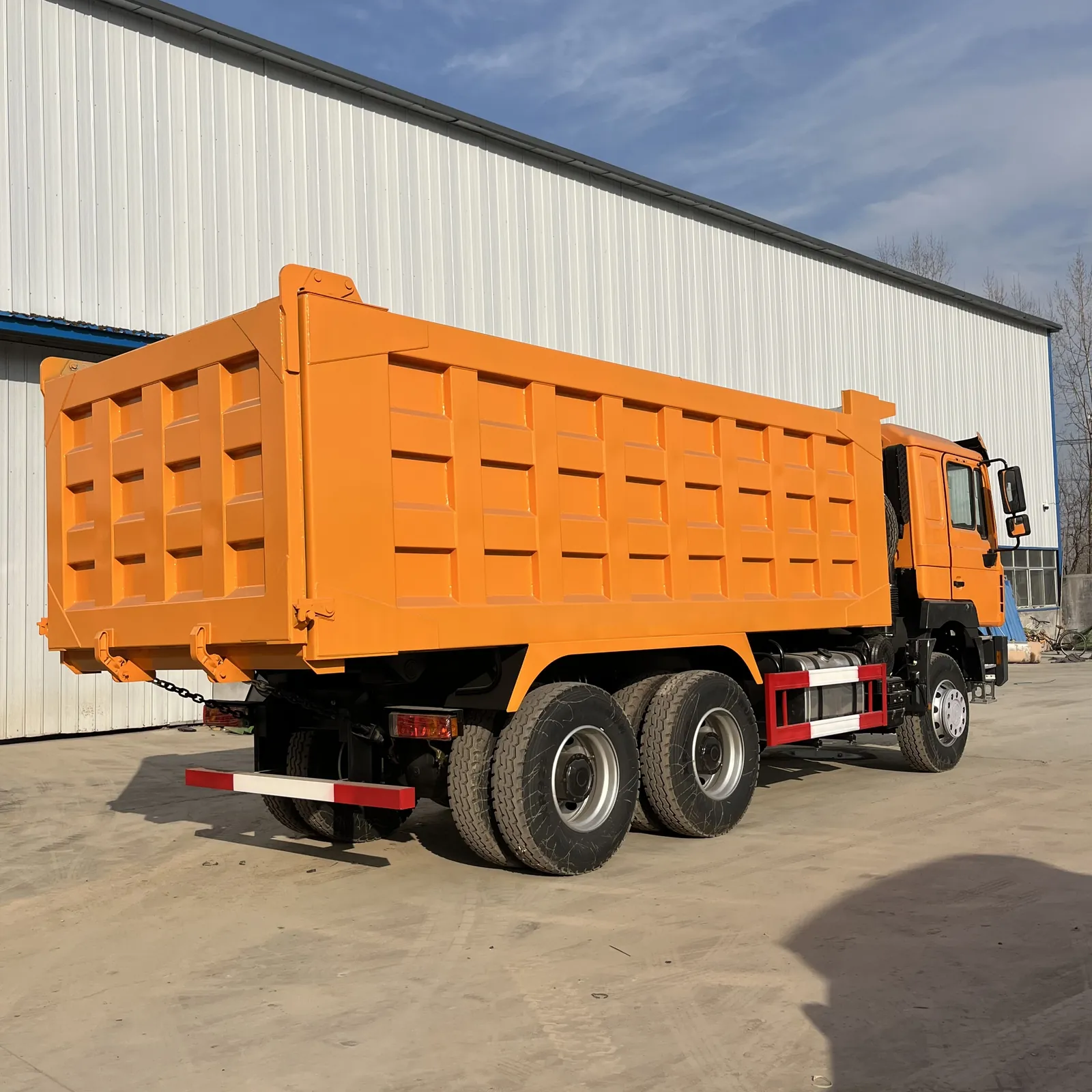 Used Shacman F3000 6x4 dump truck, exterior view