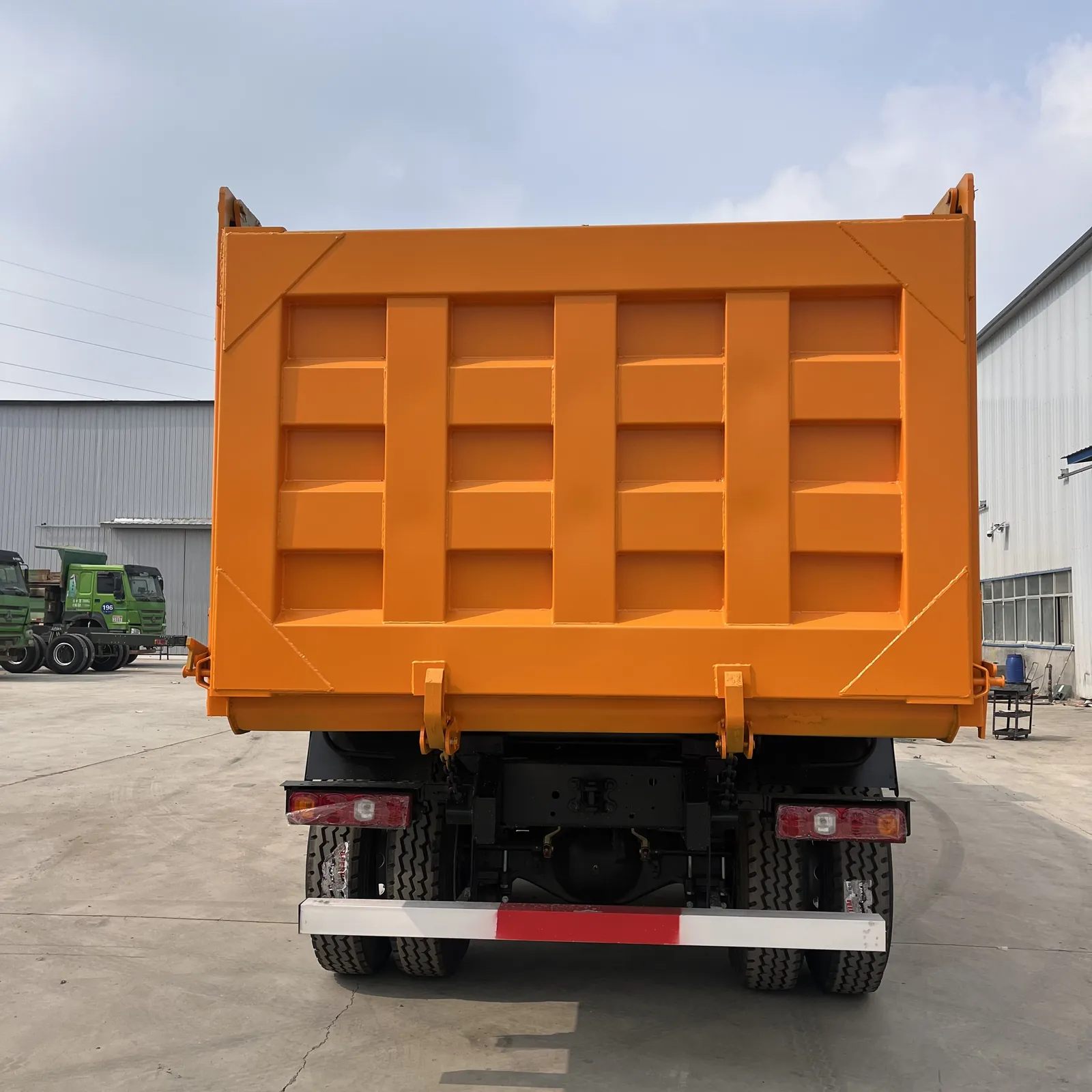 Used Shacman F3000 8x4 dump truck, exterior view