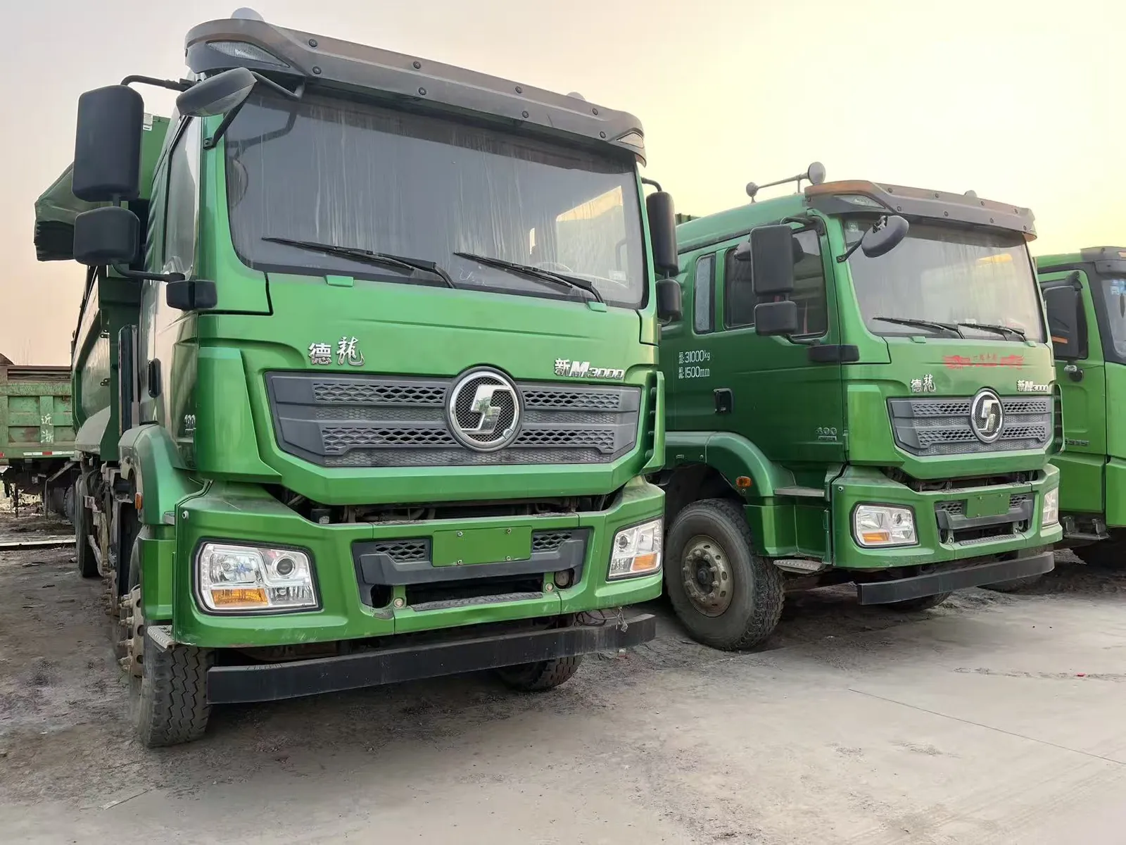 Used Shacman M3000 8x4 dump truck, exterior view